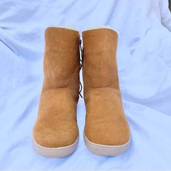 UGG | NWOT KOOLABURRA SHAZI SUEDE BOOTIES SIZE 10 - Picture 2 of 7